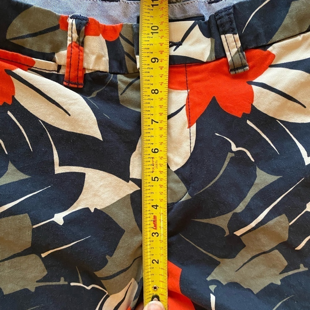 TOMMY HILFIGER Women’s Floral Chino Shorts - Picture 11 of 14